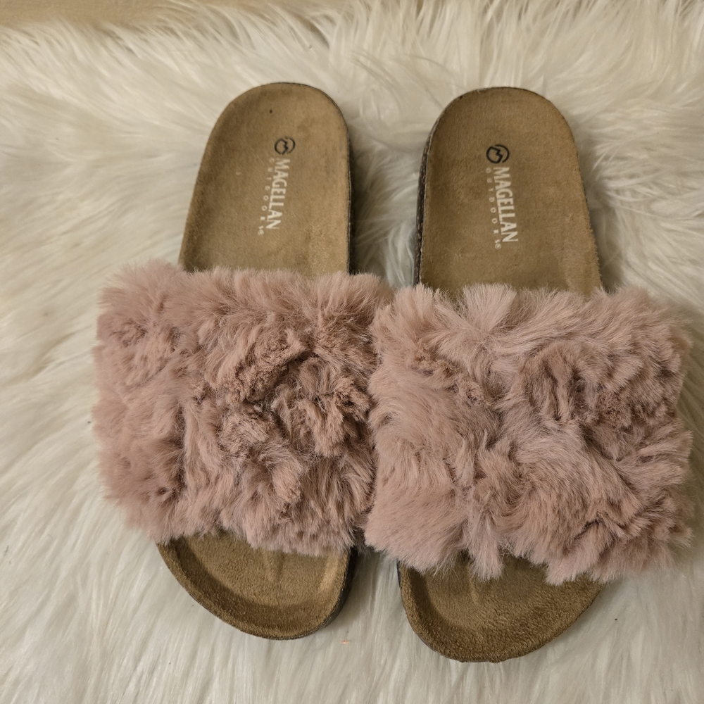 Magellan Outdoors Pink Furry Slides Women's Medium 7-8